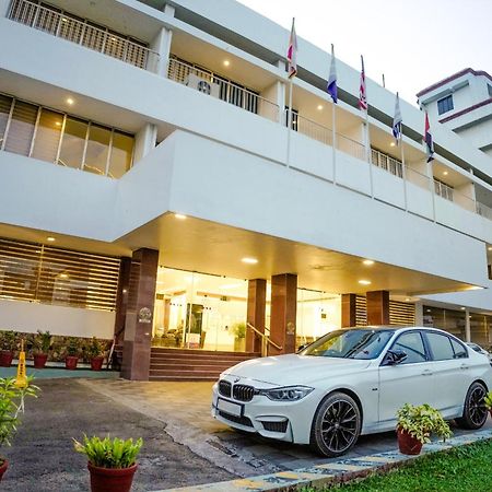 カジノ ホテルズ リミテッド Thrissur エクステリア 写真