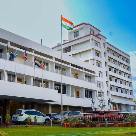 カジノ ホテルズ リミテッド Thrissur エクステリア 写真